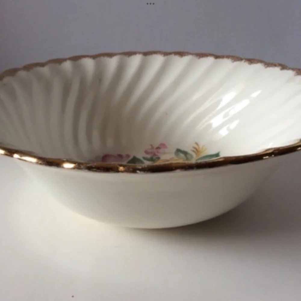 Vintage Floral Serving Bowl Royal China Scalloped Edges 22k Gold Rim Large